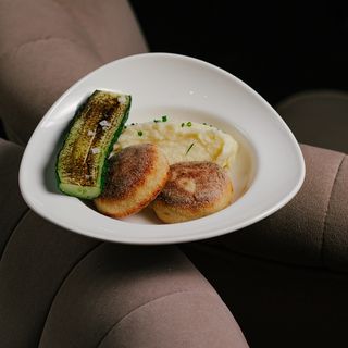 Курячі котлетки з картопляним пюре