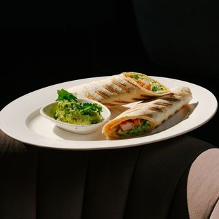 Лафа з креветками та гуакамоле 