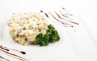 Олів'є з відварною телятиною (240г)