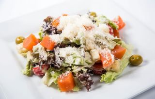 Цезар зі слабосоленим лососем (220г)