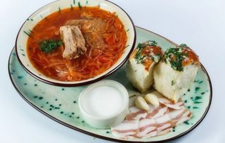 Український борщ з пампушками (500г)