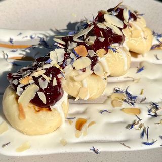 Сирники з вишеньками