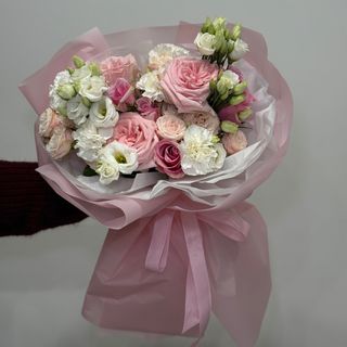 Букет з трояндами Пінк О'Хара та еустомою