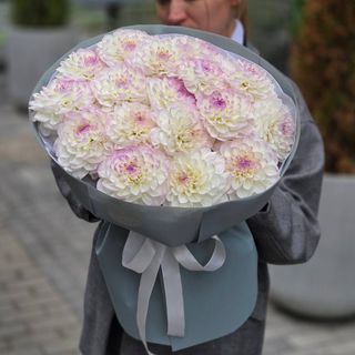 Букет з 17 жоржин