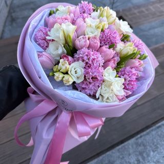 Ароматний букет з півоній та гіацинтів