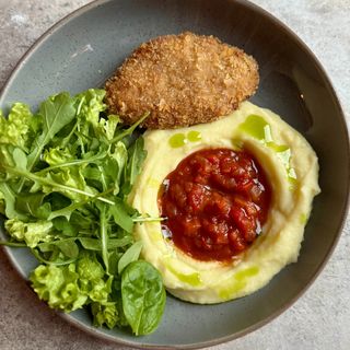 Котлета з кролика з картопляним пюре та лечо