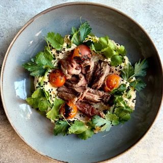 Хумус з ростбіфом