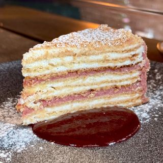 Медовик кизиловий