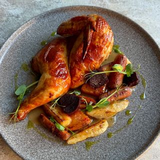 Курча з коренеплодами