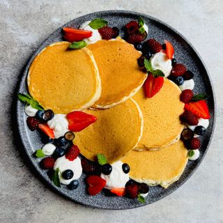 Панкейки з ягодами