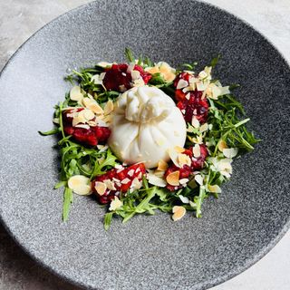 Бурата з тартаром з коренеплодів