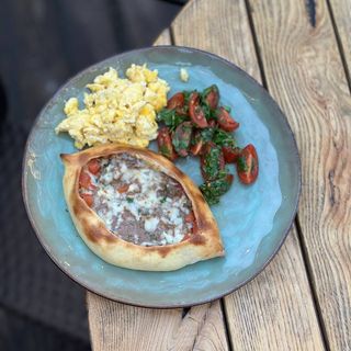 Грузинський  сніданок зі скремблом