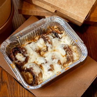 Печериці запечені з сиром сулугуні