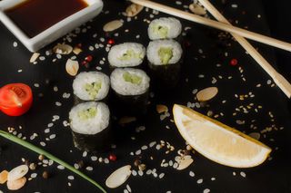 Макі з огірком