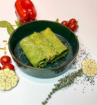 Млинці шпинатні з індичкою та грибами