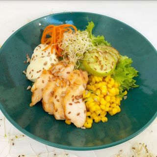 Салат з індичкою, м’якою Моцарелою та кабачком (200/40г)