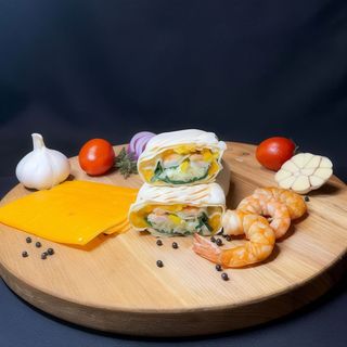 Хелсі шаурма з тигровими креветками, та медово-гірчичним соусом.