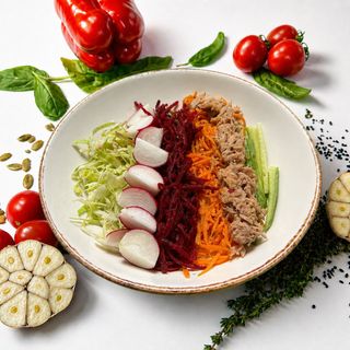 Салат коул слоу з тунцем та редискою