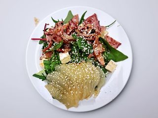 Салат з грушею, беконом та сиром брі (190гр