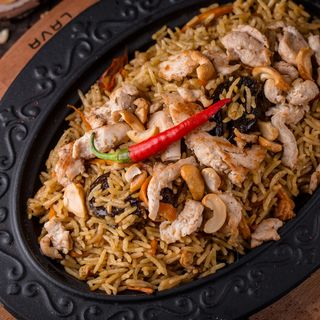 Плов з куркою (350г) + айран (250 мл)