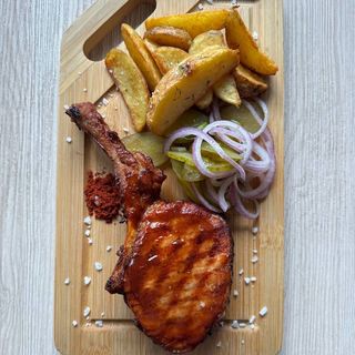 Стейк свиний на кістці 