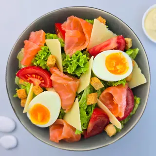 Салат Цезар з лососем (360г)