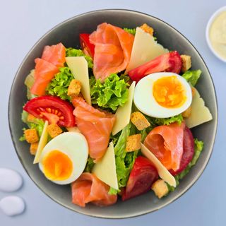 Салат Цезар з лососем (360г)