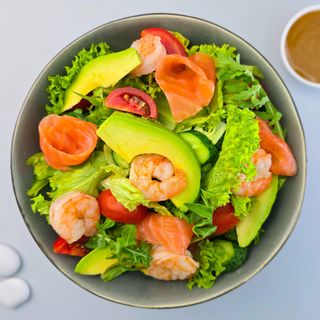 Салат з лососем та креветками (370г)
