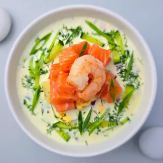 Окрошка з лососем слабосоленим та креветкою (360г)