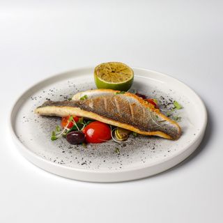 Сібас з овочевою сальсою (250г)