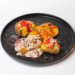 Запечене курча з картоплею (400г)