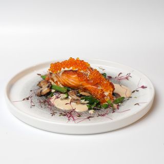 Стейк лосося з овочами та вершковим соусом (250г)