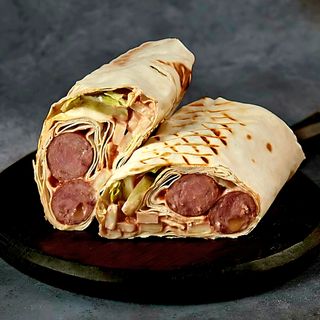 Ковбаски в лаваші на мангалі