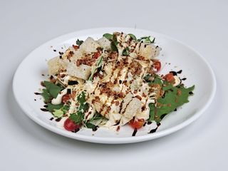 Салат Фірмовий з куркою та сиром пармезан (230г)