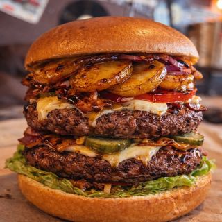 Новинка! Дабл Груша Карамель Бургер