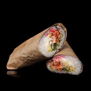 Сушіріто з лососем гриль. (300г)