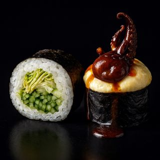 Запечений рол з восьминігом. (330г/8шт)