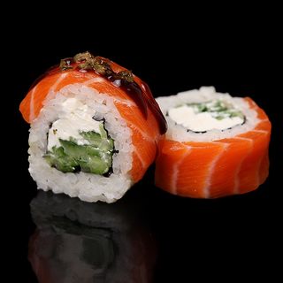 Філадельфія з копченим лососем. (300г/8 шт)