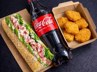 Нагетси хот-дог комбо.