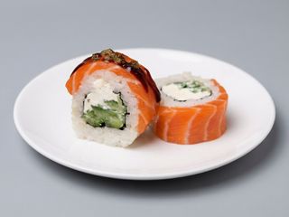 Філадельфія з копченим лососем. (300г/8 шт)