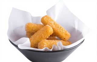 Сирні палички із соусом з журавлини