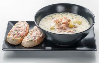 Скандинавський суп з лососем