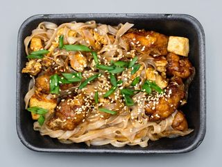 Удон паттай з куркою(400грм)