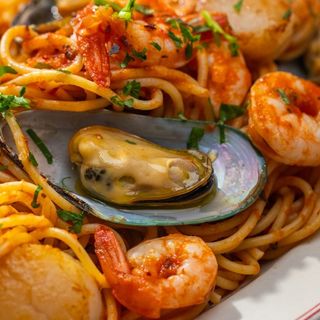 Удон з морепродуктами в соусі том ям