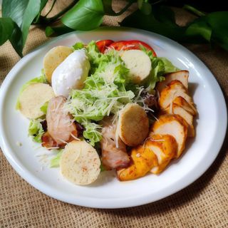 Салат Цезар з куркою та беконом (200г)