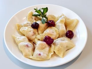 Вареники з вишнею (200/50г)