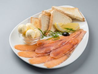 Лосось слабосолений з тостами (50/50/25г)