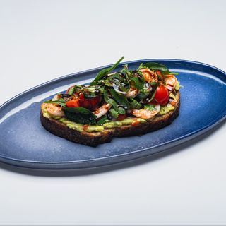 Велика брускета з тигровими креветками