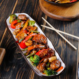 Свинина з овочами по-азіатськи (350 гр)