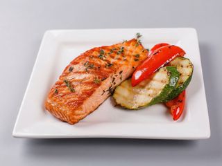 Філе сьомги на вогні з овочами гриль(250г)